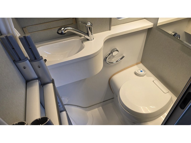 Hymer Free 600 S Blue Evolution 2022 Campervan - Large 16