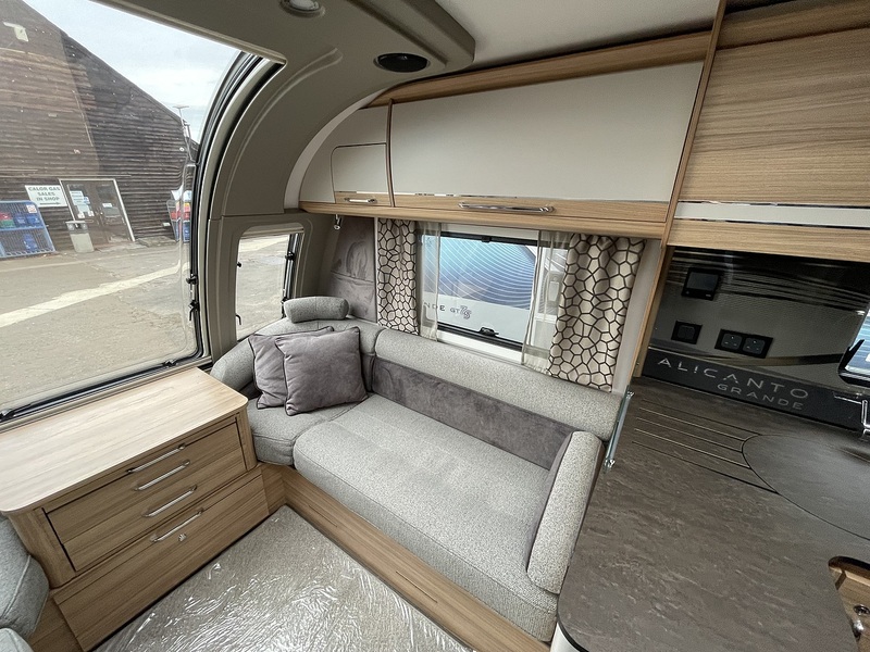 Bailey Alicanto Grande Evora 2024 Caravan - Large 14