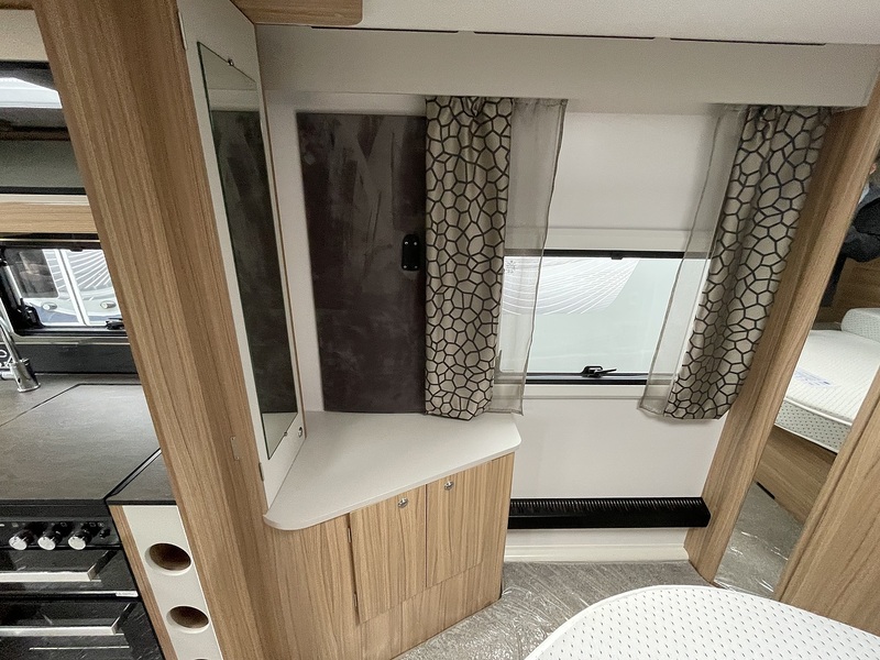 Bailey Alicanto Grande Evora 2024 Caravan - Large 18