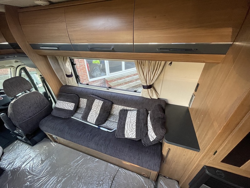 Autotrail Frontier Navajo 2012 Motorhome - Large 9