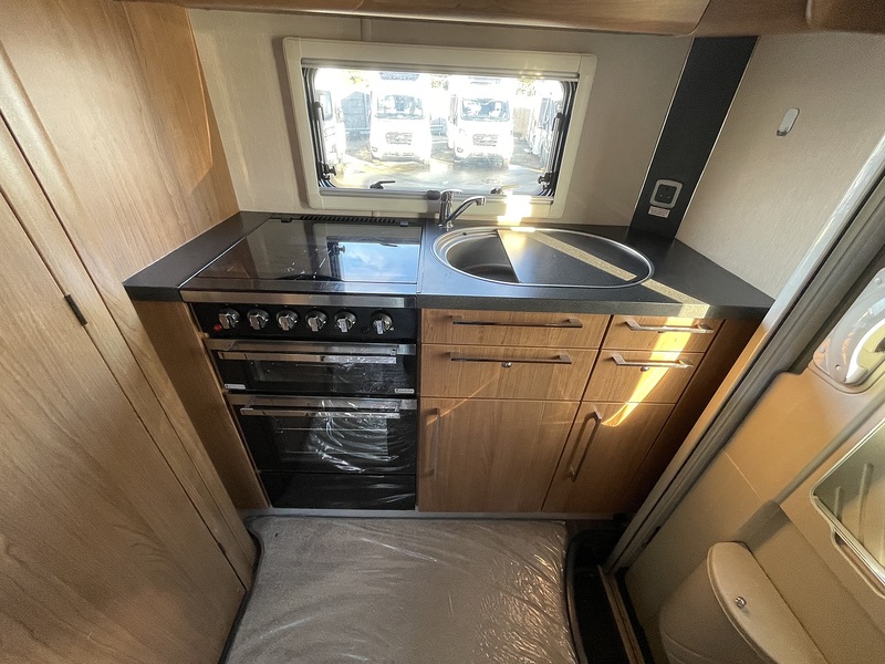 Autotrail Frontier Navajo 2012 Motorhome - Large 15