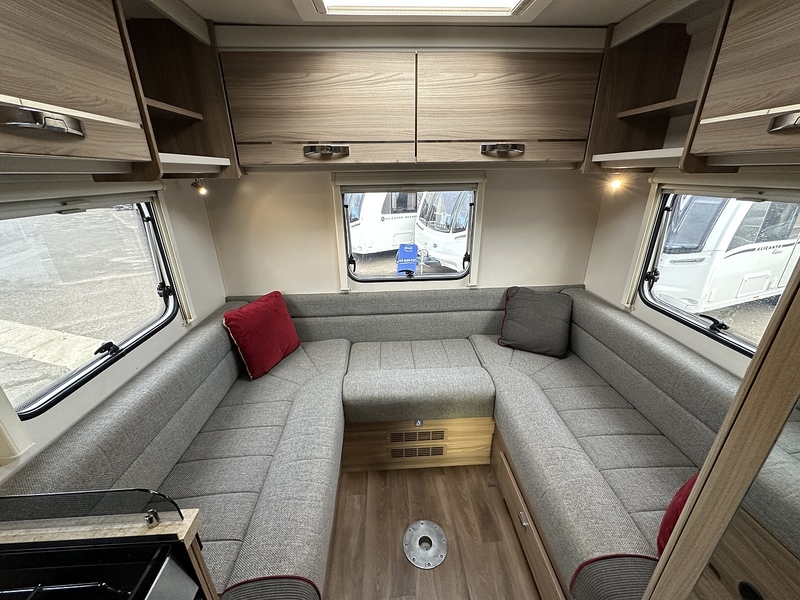 Swift Distinction 644 2016 Motorhome - Large 5