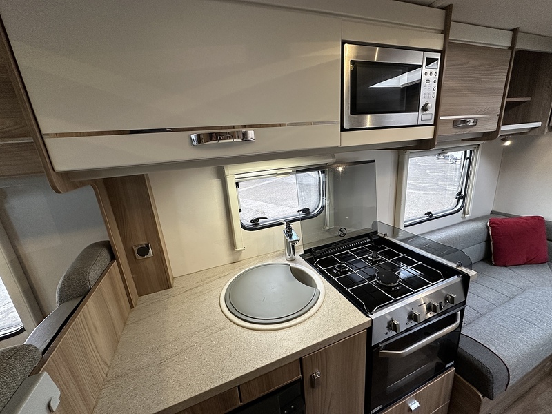 Swift Distinction 644 2016 Motorhome - Large 4