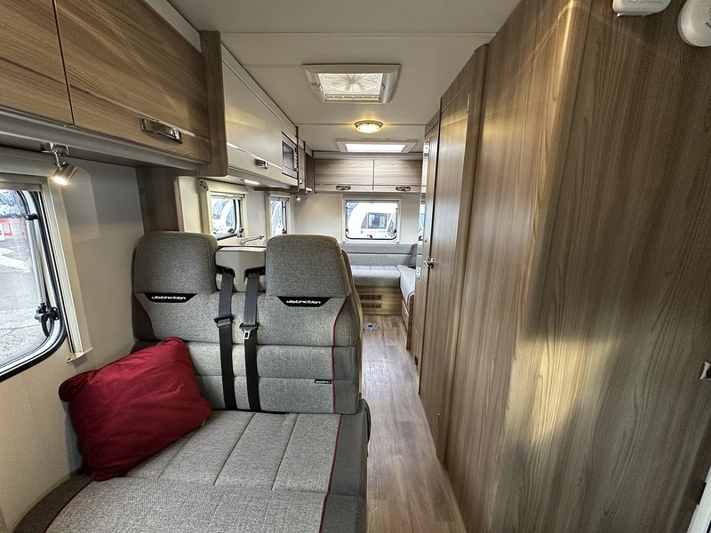 Swift Distinction 644 2016 Motorhome - Large 2