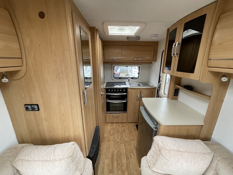 Lunar Ariva 2011 Caravan - Large 5