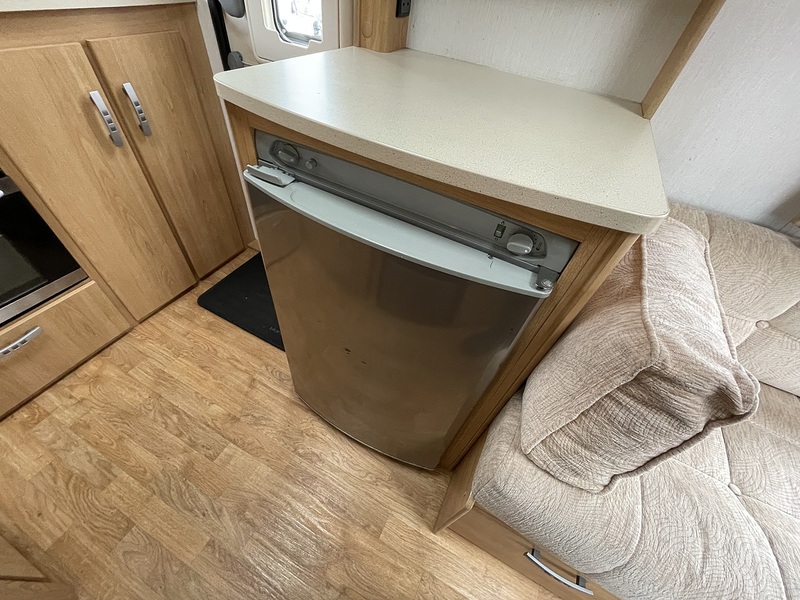 Lunar Ariva 2011 Caravan - Large 9