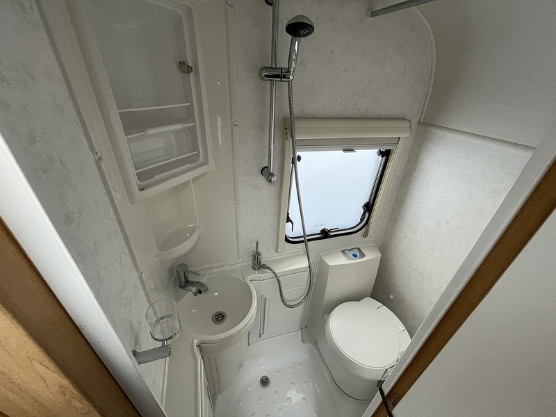 Lunar Ariva 2011 Caravan - Large 13