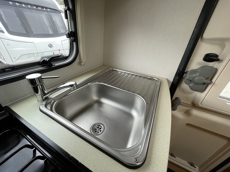 Lunar Ariva 2011 Caravan - Large 8