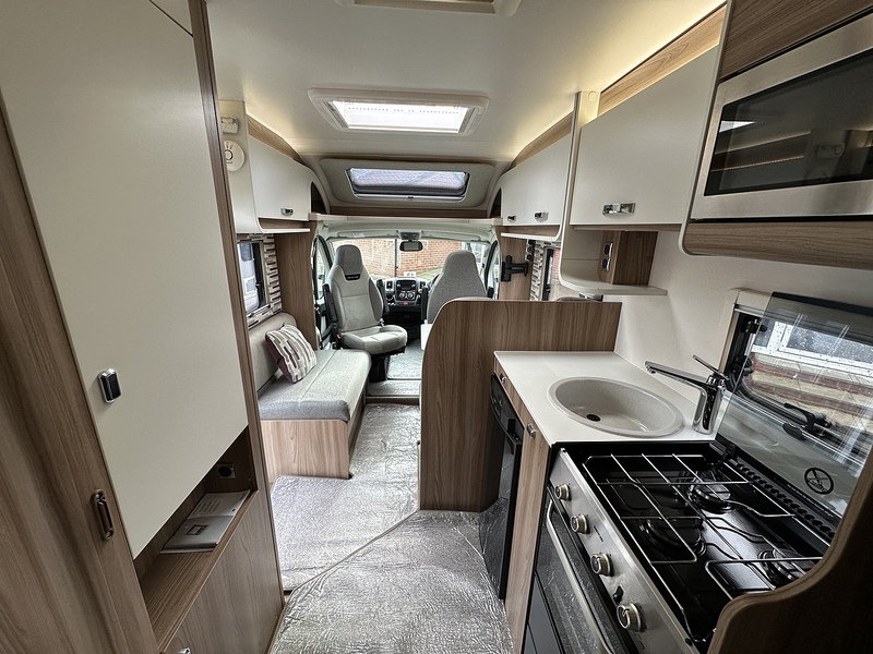 Swift Distinction 664 2017 Motorhome - Large 7