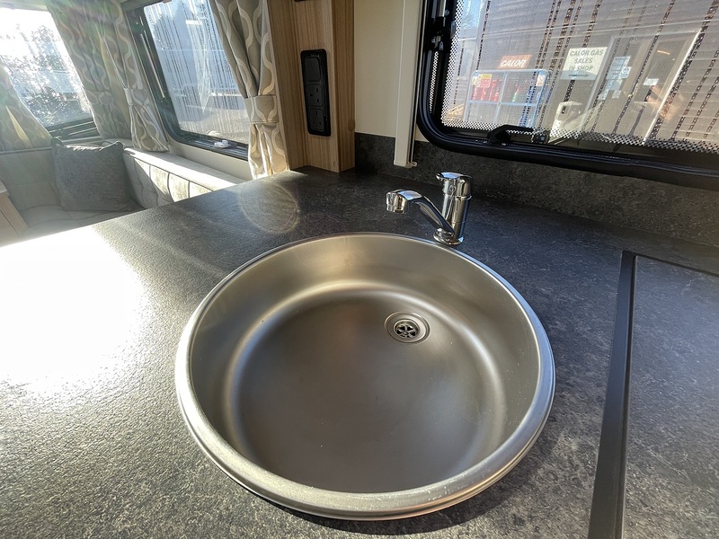 Bailey Phoenix +640 2023 Caravan - Large 7