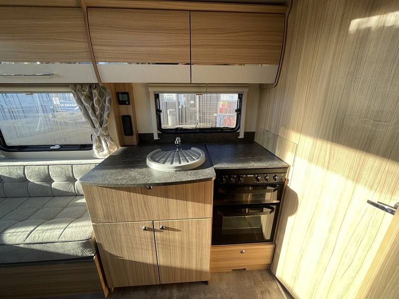 Bailey Phoenix +640 2023 Caravan - Large 6