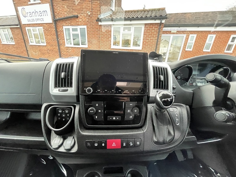 Hymer Yellowstone 2021 Campervan - Large 4