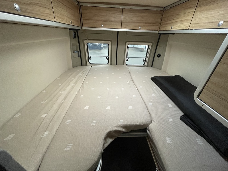 Hymer Yellowstone 2021 Campervan - Large 14