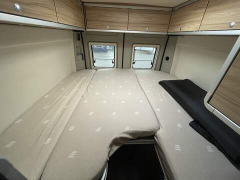 Hymer Yellowstone Campervan - U2478