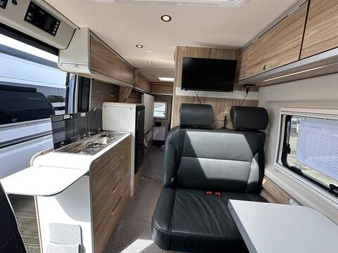 Hymer Yellowstone Campervan - U2478