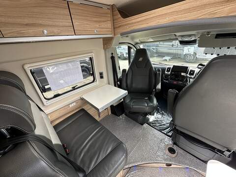 Hymer Yellowstone Campervan - U2478