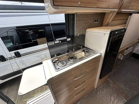 Hymer Yellowstone Campervan - U2478