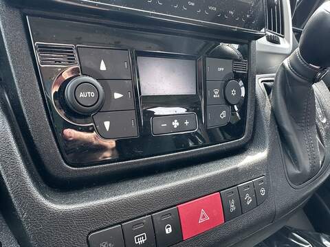 Hymer Yellowstone Campervan - U2478