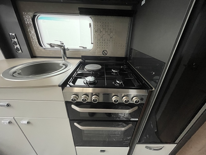 Swift Conquerer 480 2022 Caravan - Large 5