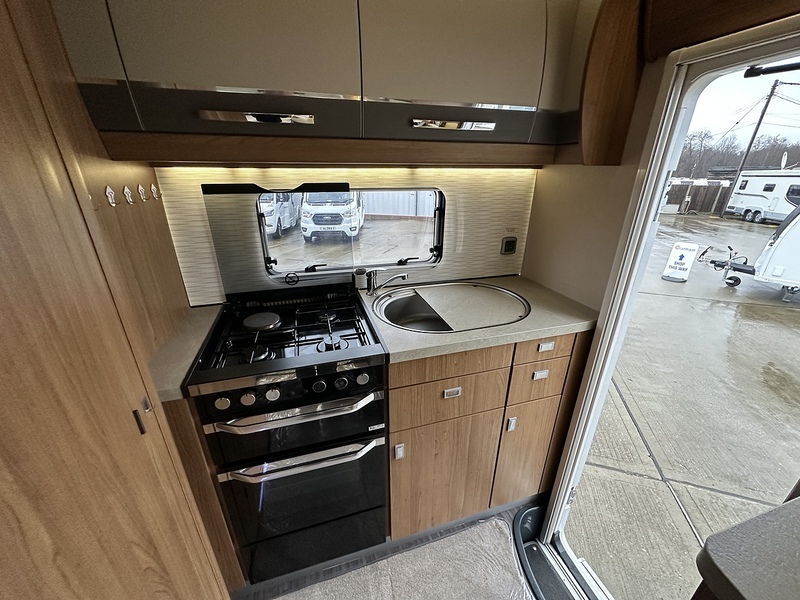 Autotrail Tracker EKS 2017 Motorhome - Large 4