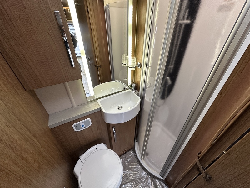 Autotrail Tracker EKS 2017 Motorhome - Large 5