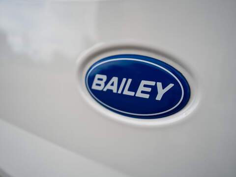Bailey Unicorn Pamplona Caravan - U2513