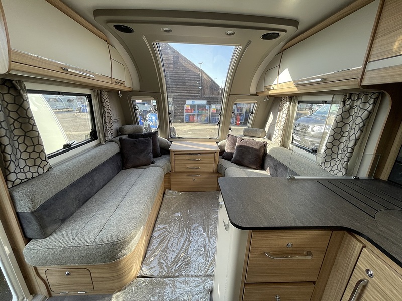 Bailey Alicanto Grande II Porto 2023 Caravan - Large 3