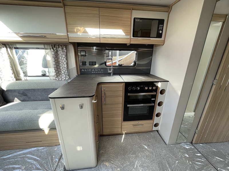 Bailey Alicanto Grande II Porto 2023 Caravan - Large 5