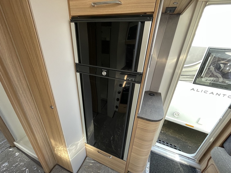 Bailey Alicanto Grande II Porto 2023 Caravan - Large 8