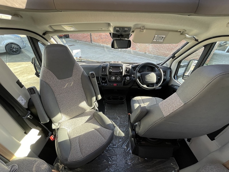 Bailey Autograph III 2022 79-4i - Large 3