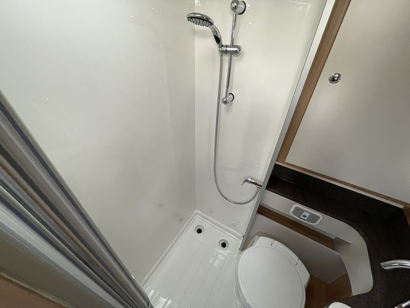 Bailey Autograph III 2022 79-4i - Large 18