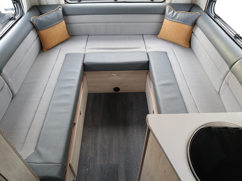 Autotrail F-Line F68  Motorhome - Large 13