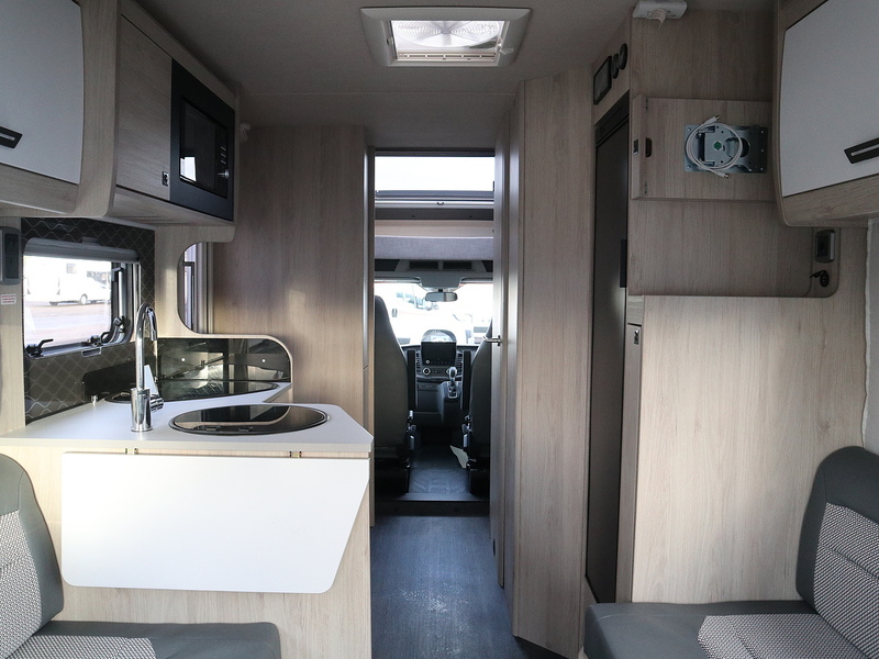Autotrail F-Line F68  Motorhome - Large 17