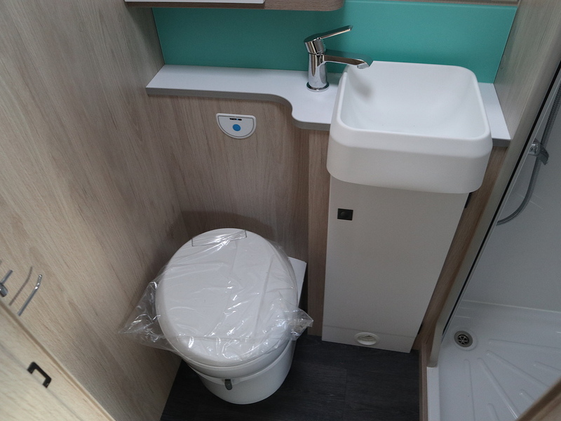 Autotrail F-Line F68  Motorhome - Large 19