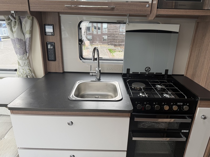 Bailey Unicorn Cabrera 2018 Caravan - Large 14