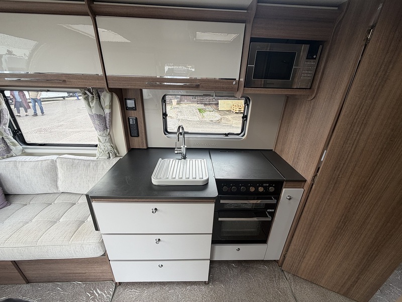 Bailey Unicorn Cabrera 2018 Caravan - Large 12