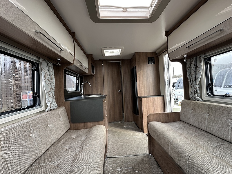 Bailey Unicorn Black Pamplona 2020 Caravan - Large 2