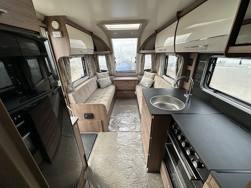 Bailey Unicorn Black Pamplona 2020 Caravan - Large 7