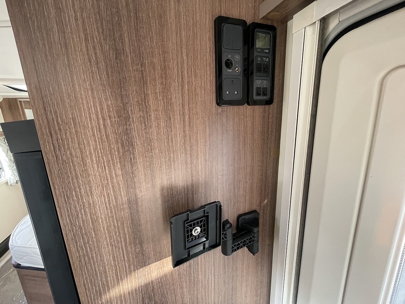 Bailey Unicorn Vigo Black Edition 2021 Caravan - Large 18