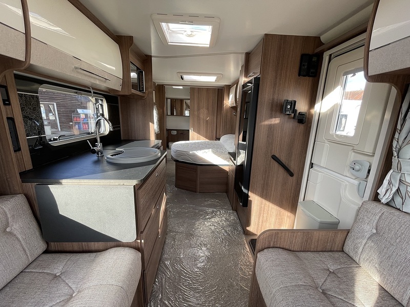 Bailey Unicorn Vigo Black Edition 2021 Caravan - Large 2