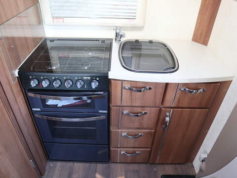 Autosleeper Nuevo EK Motorhome - U2568