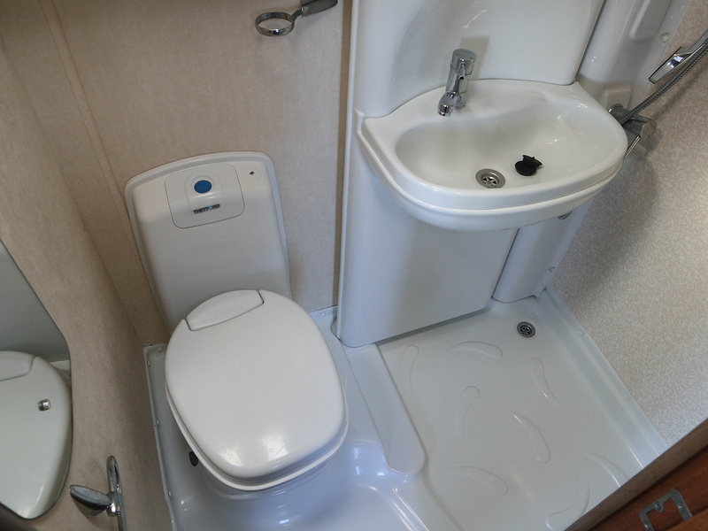 Autosleeper Nuevo EK 2014 Motorhome - Large 16