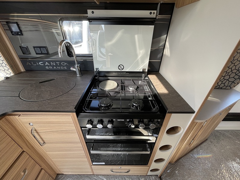 Bailey Alicanto Grande Evora 2024 Caravan - Large 9