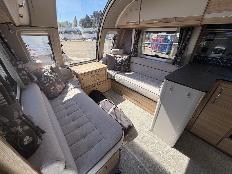 Bailey Alicanto Grande Porto 2023 Caravan - Large 6