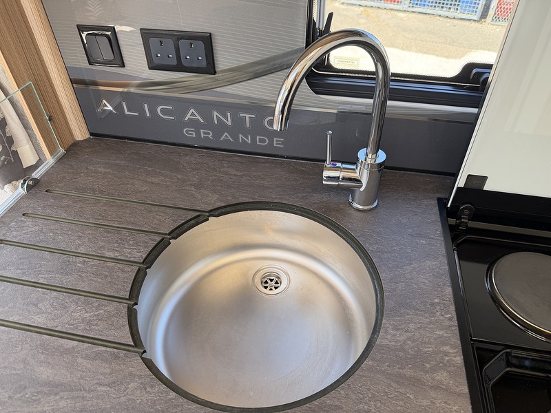 Bailey Alicanto Grande Porto 2023 Caravan - Large 17