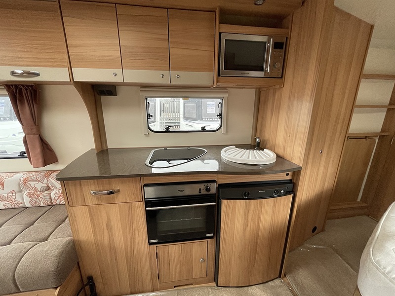 Bailey Pursuit 530/4 2014 Caravan - Large 6