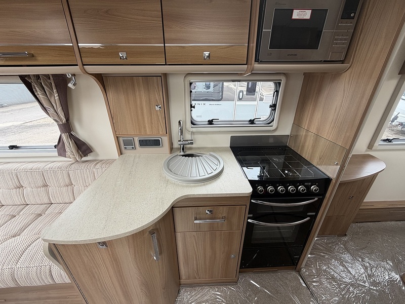 Bailey Unicorn Cartagena 2017 Caravan - Large 9