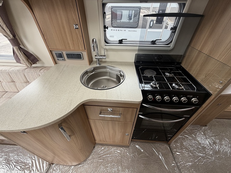 Bailey Unicorn Cartagena 2017 Caravan - Large 11