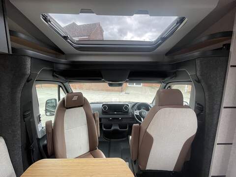 Hymer Experience 570 Motorhome - U2598
