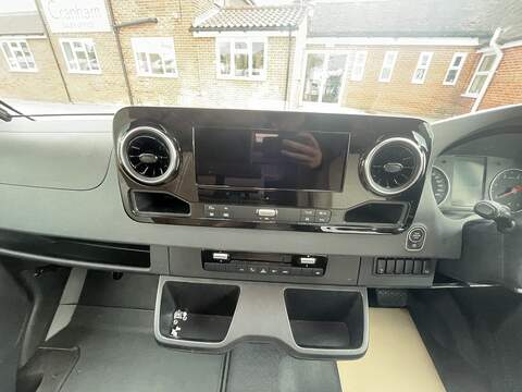 Hymer Experience 570 Motorhome - U2598
